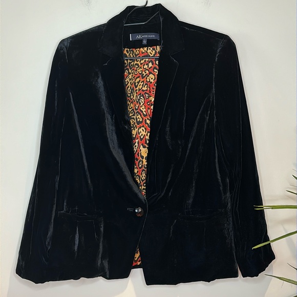 Anne Klein || Black Velvet Single Breasted Blazer with Leopard Print Lining; L - Picture 1 of 11